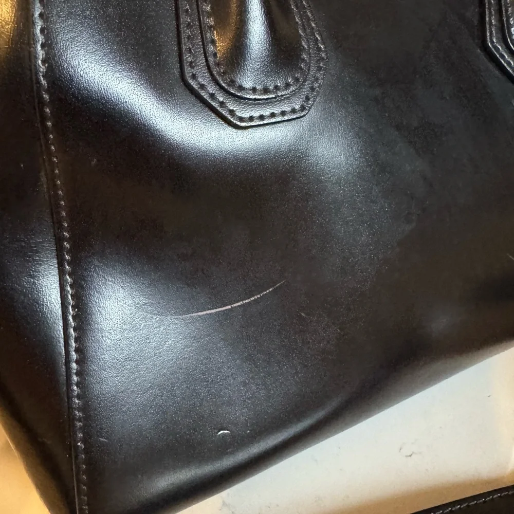Givenchy Black Leather Antigona medium - Picture 4 of 7